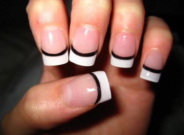  nail art, only this one features combination of black and white design