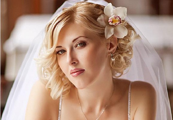 Short To Medium Wedding Hairstyles